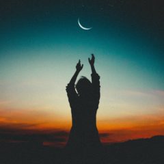 backlit-beautiful-crescent-moon-556666